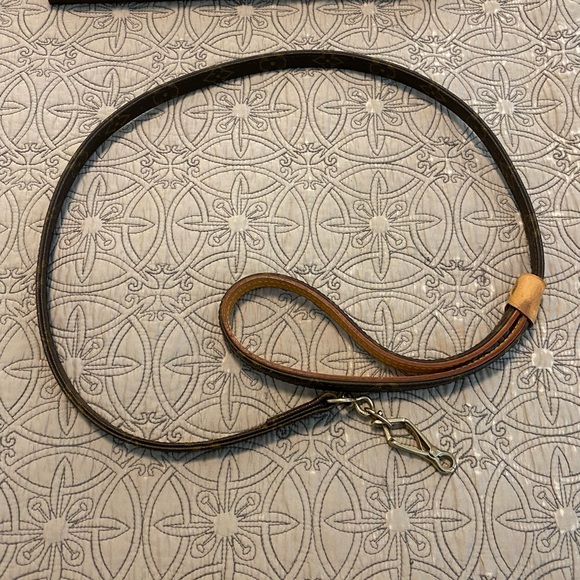 Authentic Louis Vuitton Baxter Leash MM - Picture 2 of 7